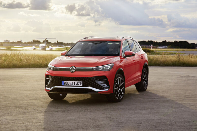 Tiguan red car Volkswagen